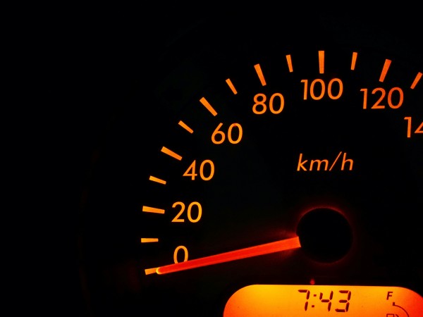Fungsi Speedometer Mobil dan 5 Masalah yang Kerap Terjadi