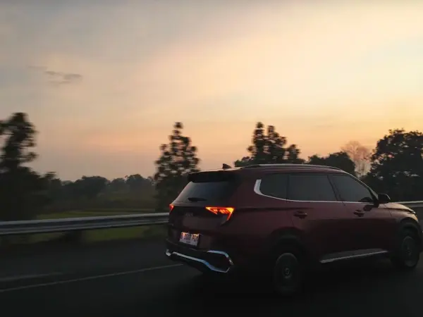 Kia Carens, MPV Andalan Untuk Road Trip Jarak Jauh!