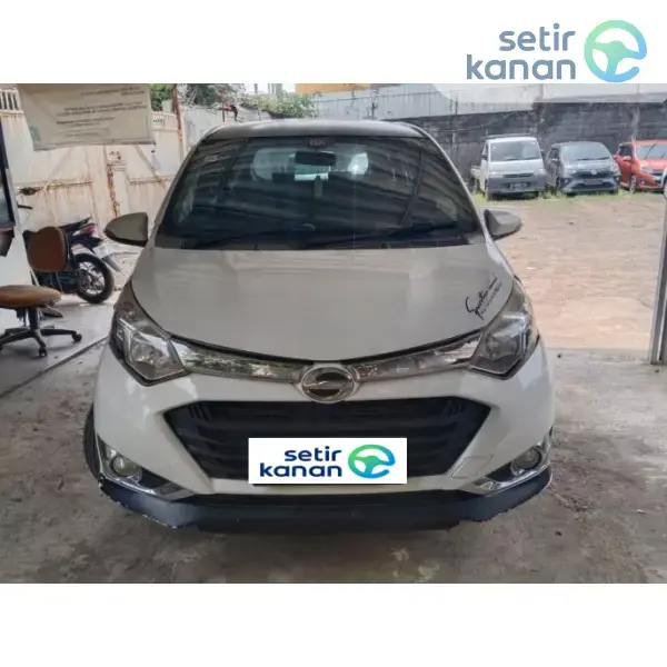 Mobil Daihatsu SIGRA 1.2 R M/T 2018