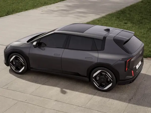 KIA EV4 Tampil Memukau di GIIAS 2025, EV Midsize Paling Stylish!