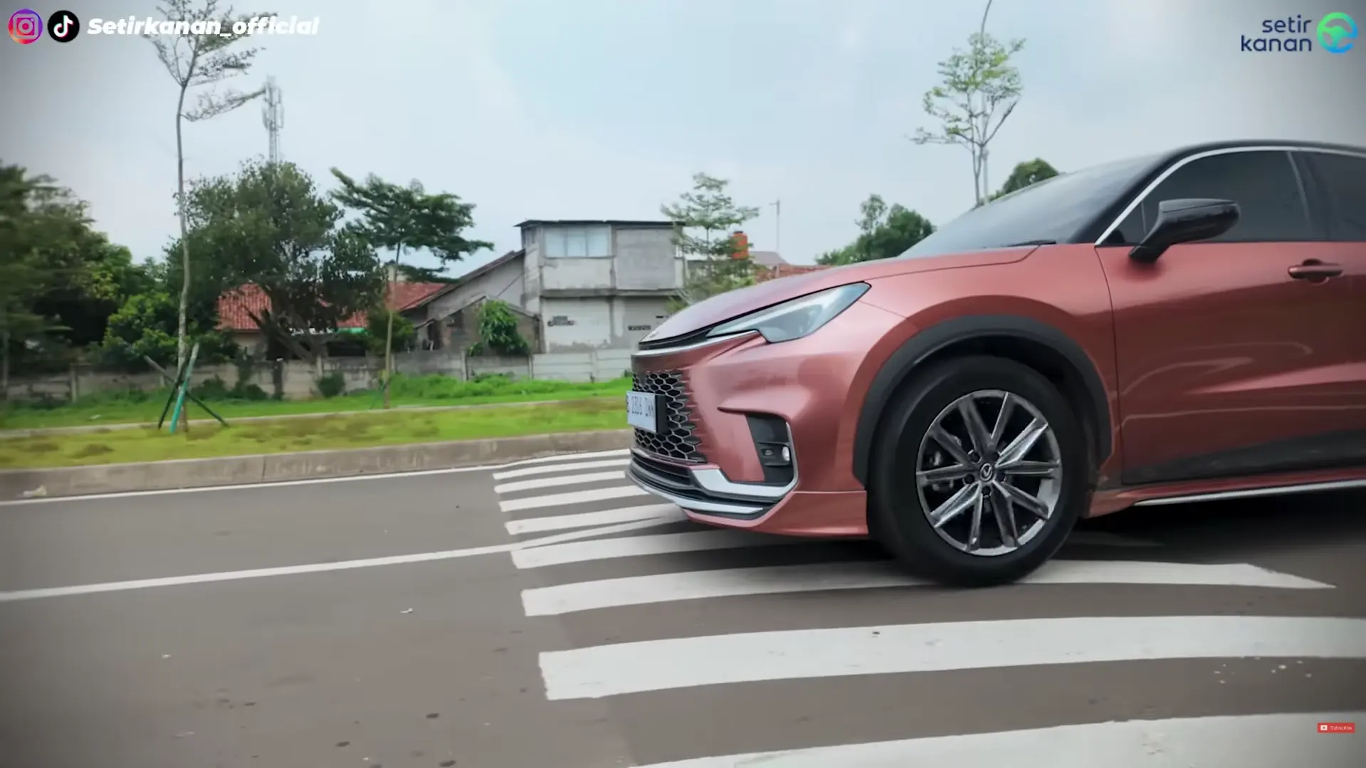 review lexus LBX